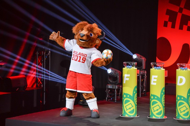 Grzywek, oficjalna maskotka MŚ FIFA U-20 Polska 2019 (23 maja - 15 czerwca). Siedem meczów rozegranych zostanie na stadionie Zawiszy Bydgoszcz.