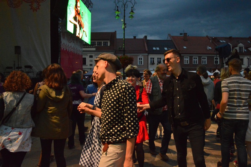 Myślenice. Publiczność wstała w krzeseł. Tak tańczono na Rynku!