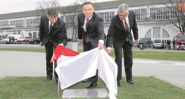 Prezydent Andrzej Duda odsłonił tablicę upamiętniającą jubileusz 1050. rocznicy Chrztu Polski.