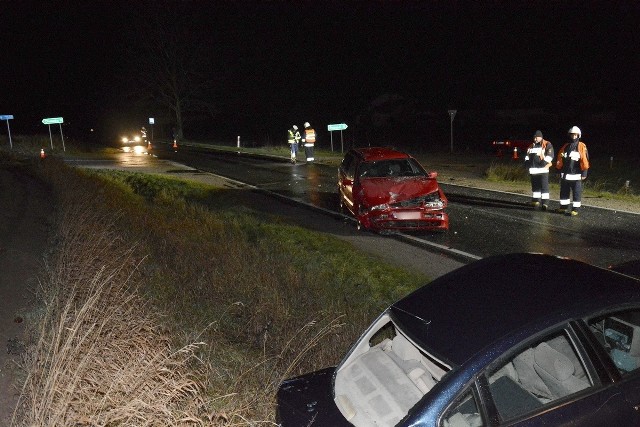 Dwie osoby trafiły do szpitala. Uczestnicy wypadku byli trzeźwi.