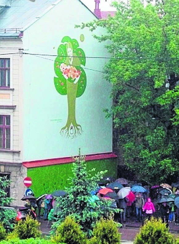 Mural Ireny Sendler widnieje przy ul. Stojałowskiego 19