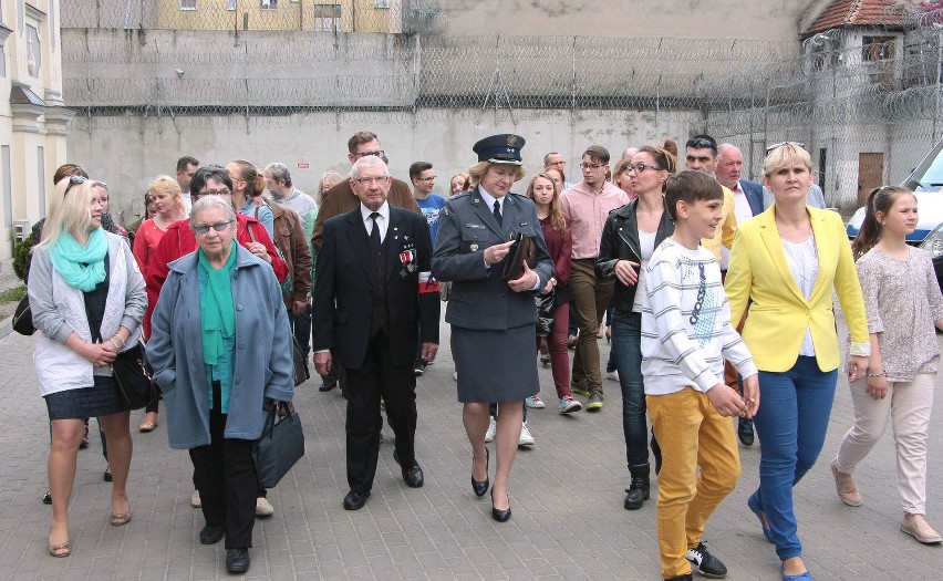 Bramy Zakładu Karnego nr 1 mieszczącego się przy ul....