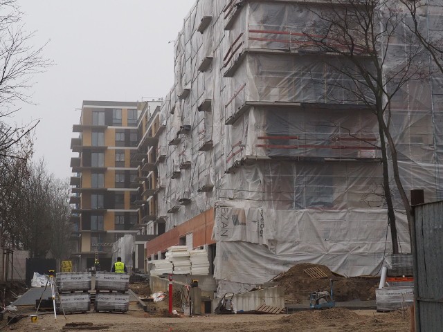 Nad Jasieniem. Nowa inwestycja mieszkaniowa w Łodzi jest już prawie gotowa. Więcej na kolejnych zdjęciach