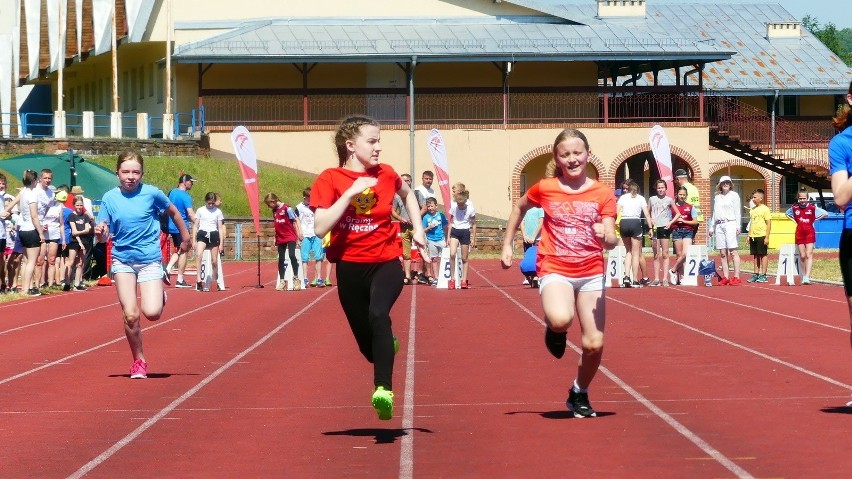 Ciekawe zawody lekkoatletyczne na stadionie w Kielcach. Wystartowało 450 osób! [DUŻO ZDJĘĆ]