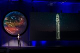 Elon Musk wysyła ludzi w kosmos. Dwóch turystów okrąży Księżyc