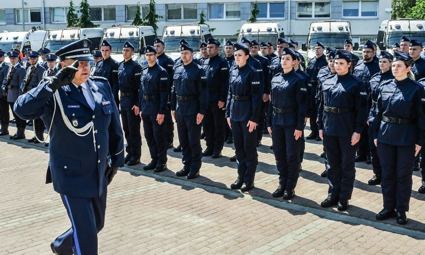 Trzeba przyznać, że zarobki w policji robią wrażenie -...