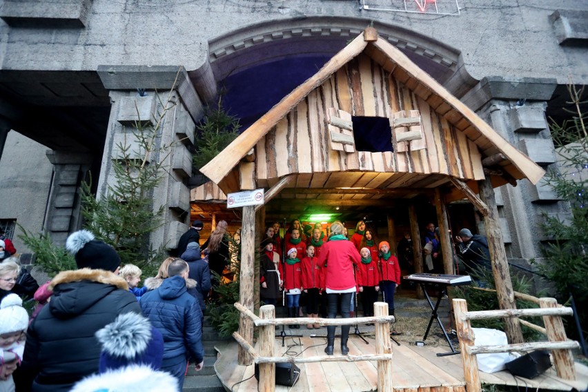 Świętowanie przy Żywej Szopce w centrum Szczecina [ZDJĘCIA, WIDEO]