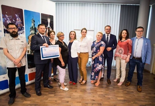 Na konferencję z włodarzami miasta przyszli przedstawiciele organizacji pozarządowych zajmujące się osobami z niepełnosprawnością. 