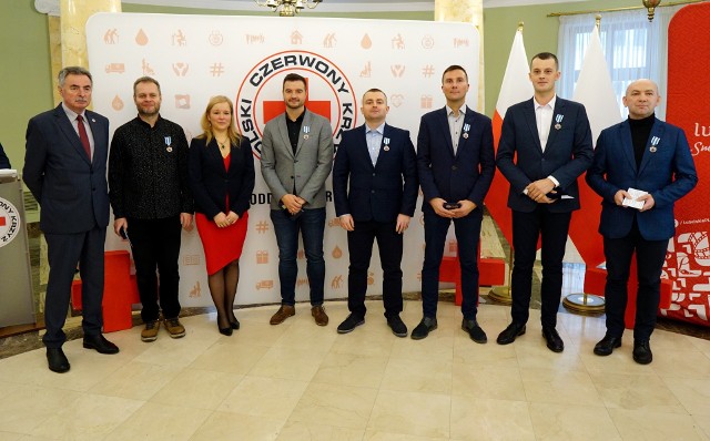 Zakończyły się obchody Dni Honorowego Krwiodawstwa Polskiego Czerwonego Krzyża. Honorowi dawcy krwi otrzymali w sobotę (25.11.2023) odznaczenia w Lubelskim Urzędzie Wojewódzkim.