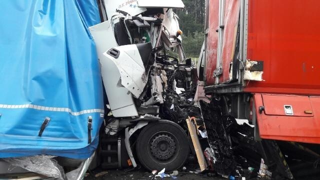 Do wypadku z udziałem dwóch tirów doszło około 4 nad ranem na 263 km autostrady A4 w kierunku Katowic.