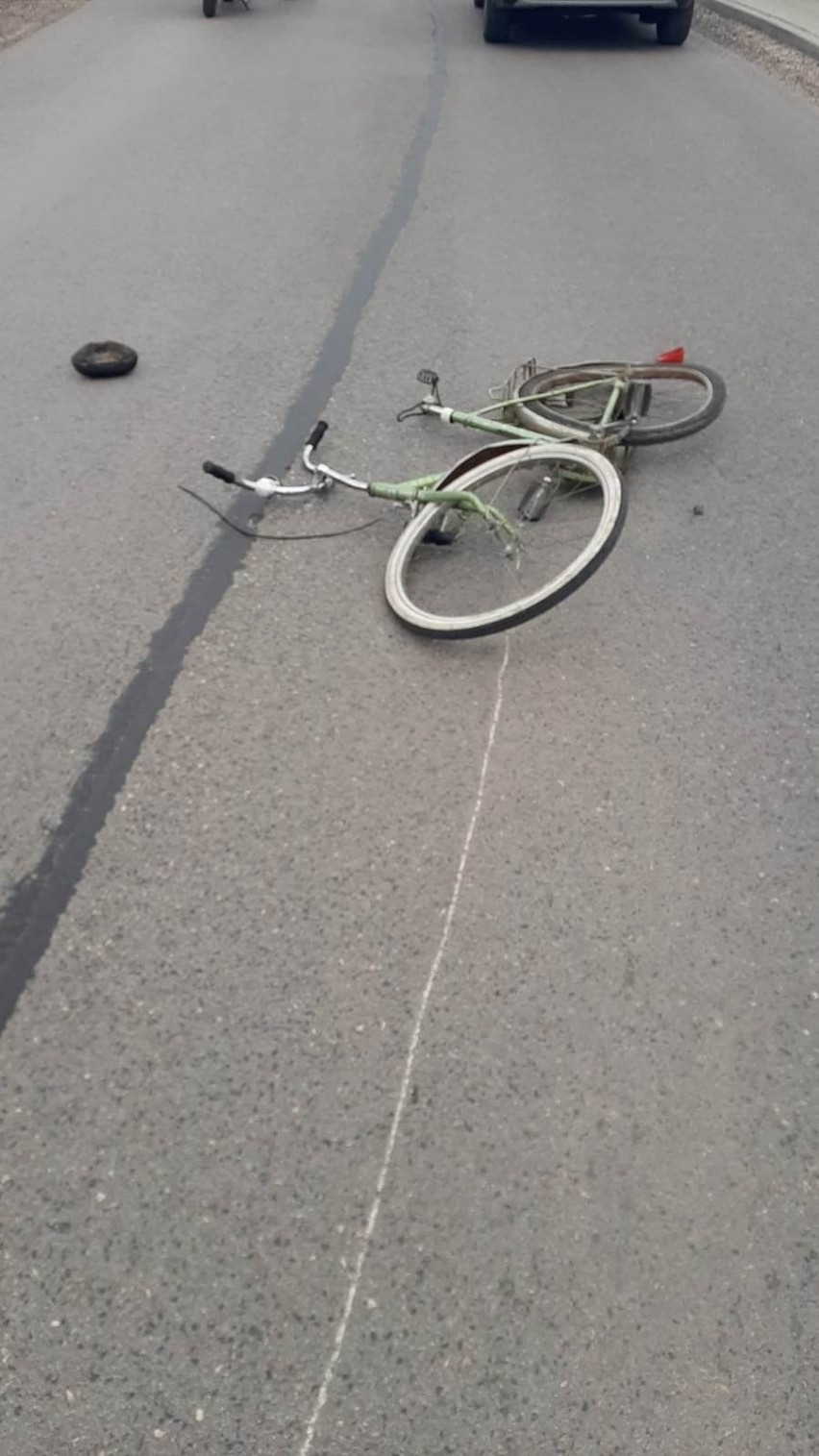 Rowerzysta, potrącony w Szczukowicach, trafił do szpitala.