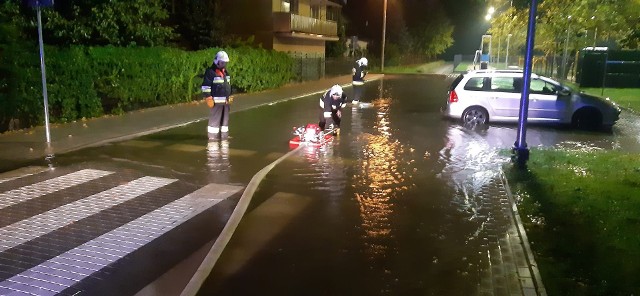 W niedzielę, 28 sierpnia, przez gminę Strzelno przeszła potężna ulewa. Ulice zmieniły się w rwące rzeki. Woda zalewała piwnice i sklepy. Strażacy mieli pełne ręce roboty. W godzinach od 19.30 do północy interweniowali aż 30 razy