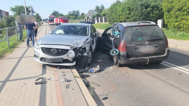 W niedzielę na drodze w Suchej Koszalińskiej zderzyły się dwa auta.