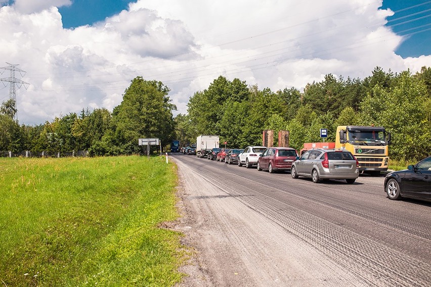 Remont DK 53 w Łodziskach i duże korki! Zalecamy objazd