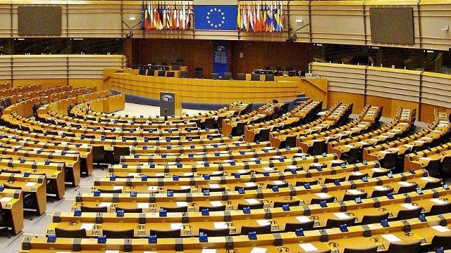 Europoseł Dominik Tarczyński zapowiedział złożenie wniosku o debatę na temat korupcji w Parlamencie Europejskim.