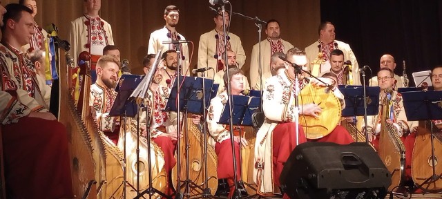 W wypełnionej po brzegi sali widowiskowej Bytowskiego Centrum Kultury odbył się koncert Narodowej Kapeli Bandurzystów Ukrainy im. Heorhija Majborody z Kijowa.