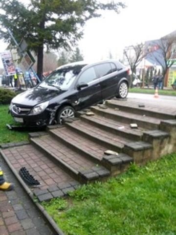 Wypadek w Ustroniu: pijany kierowca potrącił dwie osoby 