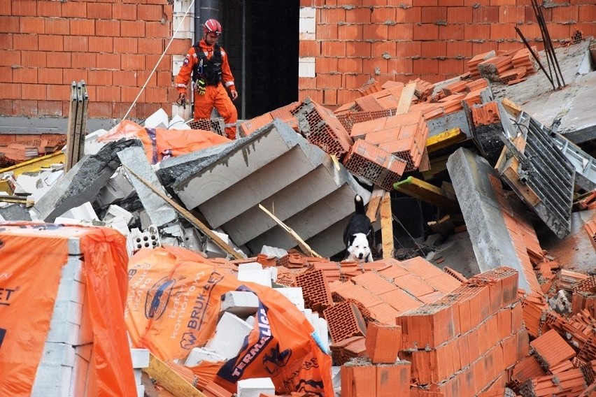 Bielsko-Biała: Zawalił się 3-kondygnacyjny blok. To nie był wypadek? WIDEO + ZDJĘCIA