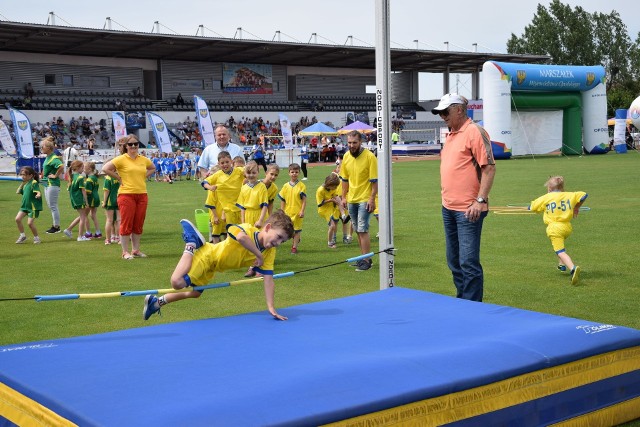Podczas Małego Olimpijczyka, dzieci z opolskich przedszkoli mogą sprawdzić się w różnych konkurencjach pod okiem wielkich osobowości polskiego sportu, m.in. Jacka Wszoły.