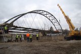 W Głuchołazach zamontowano most pieszo-rowerowy nad Białą Głuchołaską. W przyszłości połączy dwie ważne drogi rowerowe