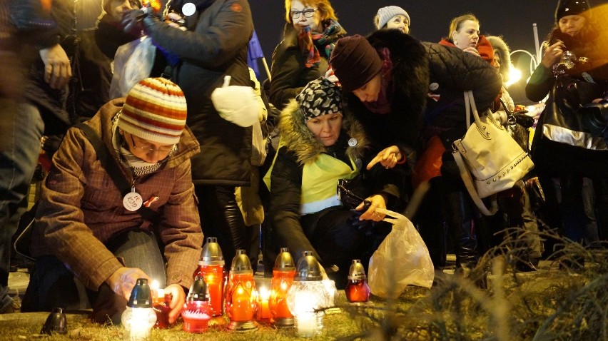 Demonstracja KOD w Częstochowie. "Demokracjo spoczywaj w...