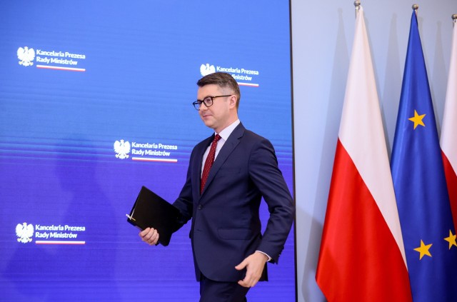 Rzecznik prasowy rządu Piotr Mueller na konferencji prasowej po posiedzeniu rządu