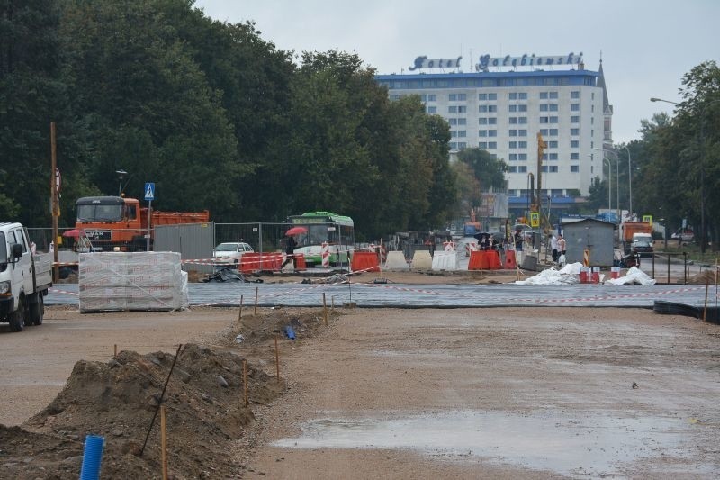 W związku z budową wejść, na utrudnianie napotkają piesi.