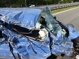 Śmiertelny wypadek na A4. Po dachowaniu busa dwie osoby nie żyją