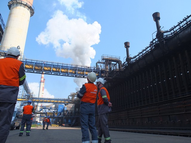 ArcelorMittal ma świadomość, że mimo modernizacji zakładu w Zdzieszowicach wpływa on na degradację środowiska, co stara się rekompensować mieszkańcom.