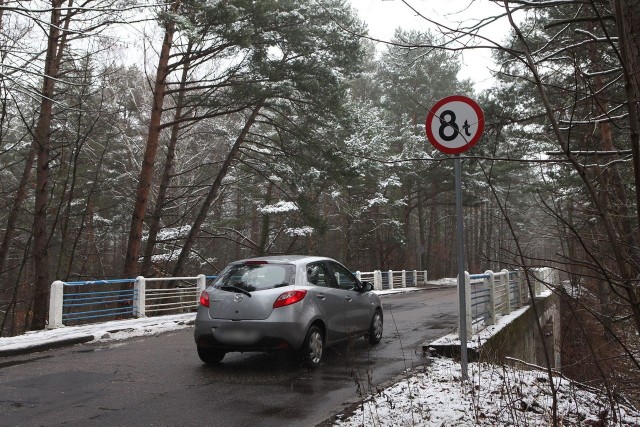 Od wczoraj wiaduktem w Lędowie nie jeżdżą już autobusy i pojazdy ważące ponad osiem ton.