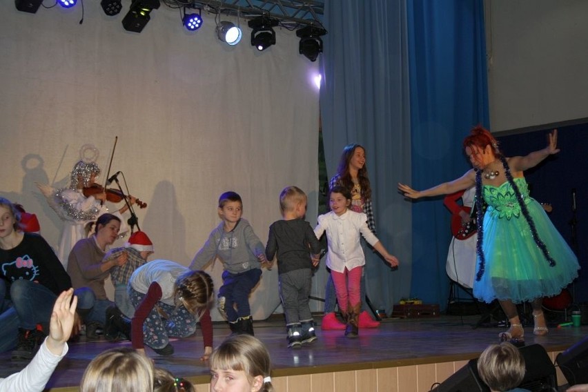 150 dzieci wzięło udział w spotkaniu z Mikołajem w Kamieniu