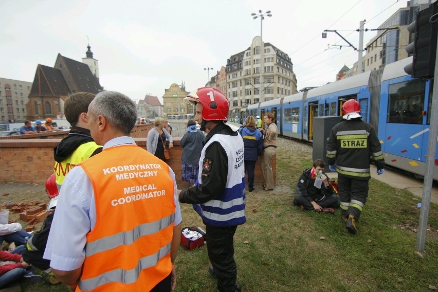 Wrocław, plac Dominikański - zderzenie, wypadek tramwajów...
