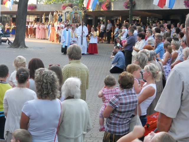 Na odpust do Tuchowa, do cudownego obrazu Matki Bożej, przybywają wierni z całej południowo-wschodniej Polski