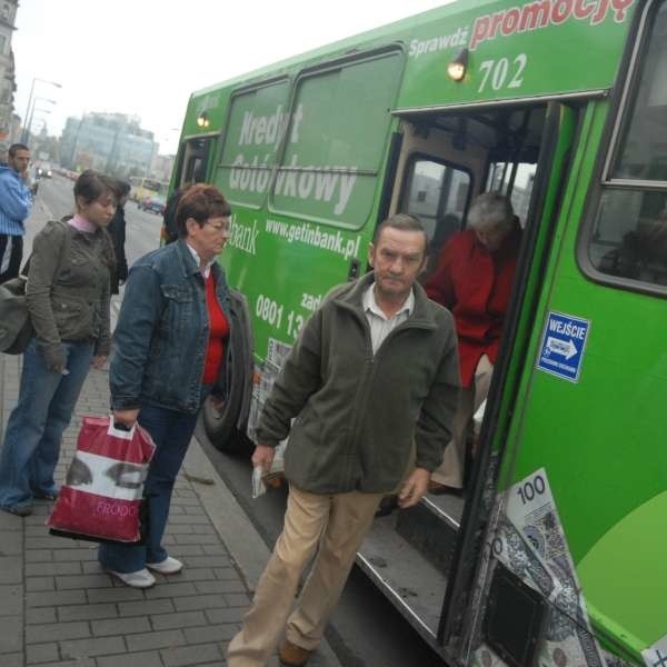 Pasażerowie siedemnastki rano nie powinni już jeździć w tłoku.