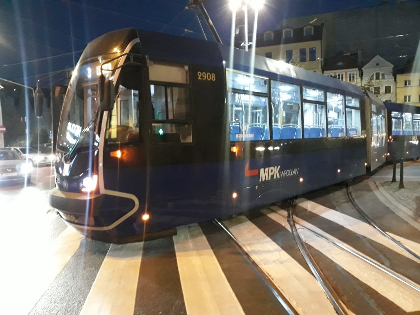 Wykolejenie tramwaju w centrum. Wagon wpadł na przejście dla pieszych