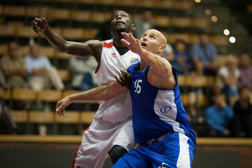 MKS Dąbrowa Górnicza - AZS Koszalin 67:56.