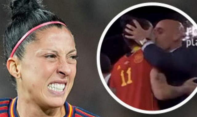 Piłkarka reprezentacji Hiszpanii, Jennifer Hermoso – ją prezes RFEF, Luis Rebiales pocałował w usta podczas wręczania medali MŚ
