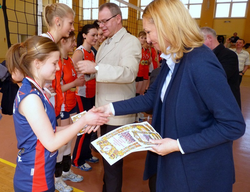 Libero Jagoda Steczeń przyjmuje gratulacje od Anity...