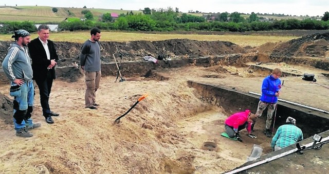 W Rzemienowicach pracowała grupa archeologów z Uniwersytetu Jagiellońskiego w Krakowie. To były bardzo owocne badania - odkryto cenne znaleziska  sprzed 2 tysięcy lat, ale też starsze zabytki.