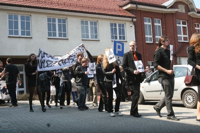 Żacy w Rybniku protestowali kilka tygodni temu przeciwko likwidacji ośrodka