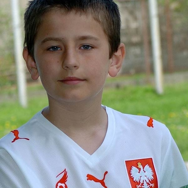 Piłka nożna to pasja Mateusza. Trenuje w szkolnym klubie sportowym i jak twierdzi jego mama, pewnie zostanie piłkarzem.