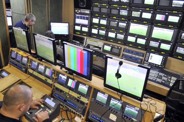 Do końca czerwca ma się rozstrzygnąć, komu przypadną prawa do transmitowania meczów Ekstraklasy