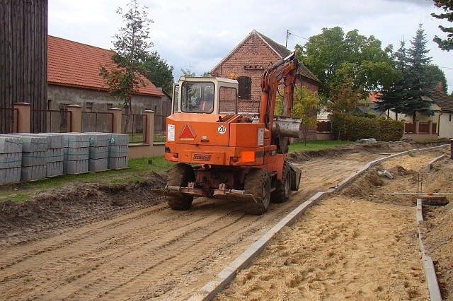 Na budowie w Myszęcinie roboty jest jeszcze wiele. Droga ma być skończona w tym roku.