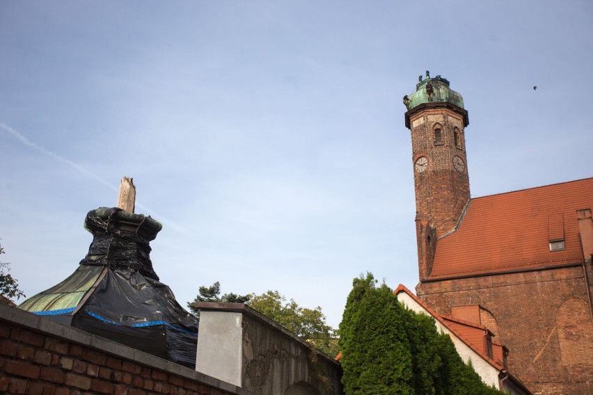 Trwają prace na wieży kościoła św. Jacka w Słupsku. W lipcu...