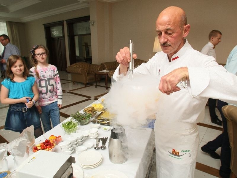 Pokaz kuchni molekularnej był bardzo widowiskowy. Podobał...