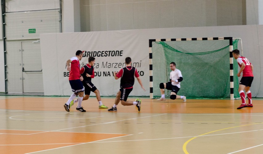 AKS Wzdół KrisMar wciąż liderem Kieleckiej Ligi Futsalu. Wygrał wszystkie mecze! [DUŻO ZDJĘĆ] 