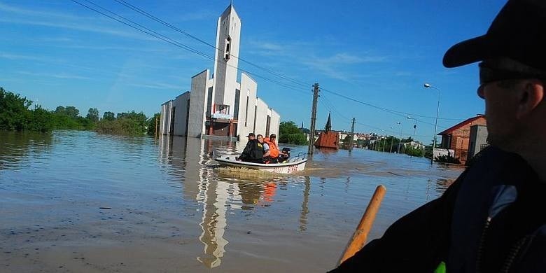 Sandomierska ulica Lwowska i zalany kościół po kolejnym...