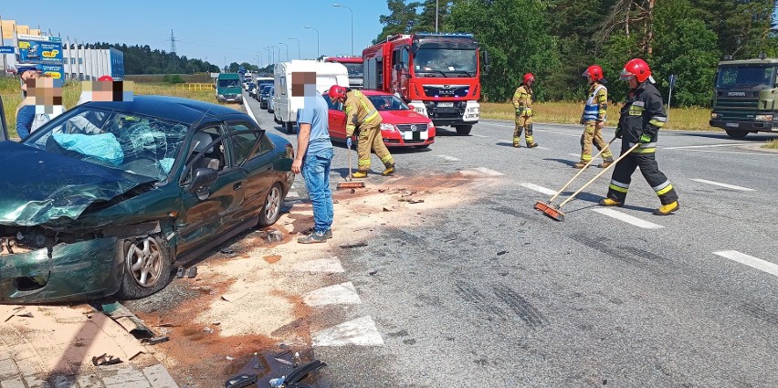 Kolizja dwóch samochodów na drodze ze Słupska do Głobina [ZDJĘCIA]