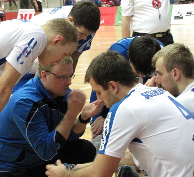 Trener Ślepska Tomasz Wasilkowski ze swoją drużyną