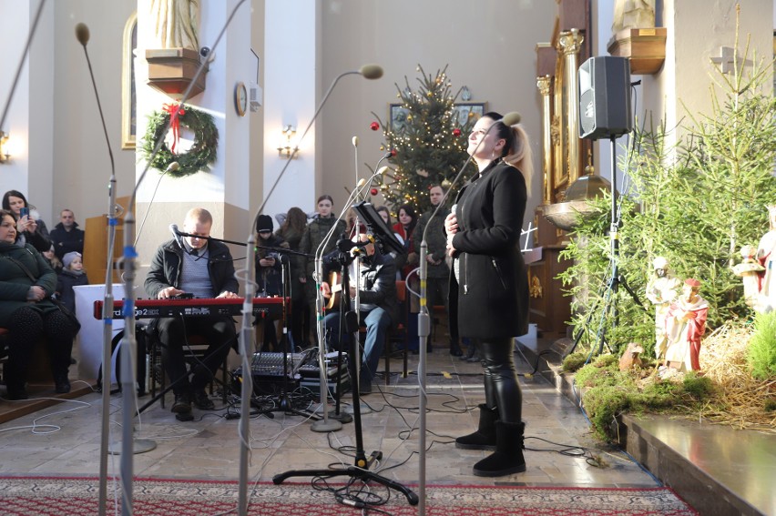 Piękny Charytatywny Koncert Kolęd odbył się w kościele w Krajnie. Było bardzo dużo wiernych. Zobacz zdjęcia i wideo 